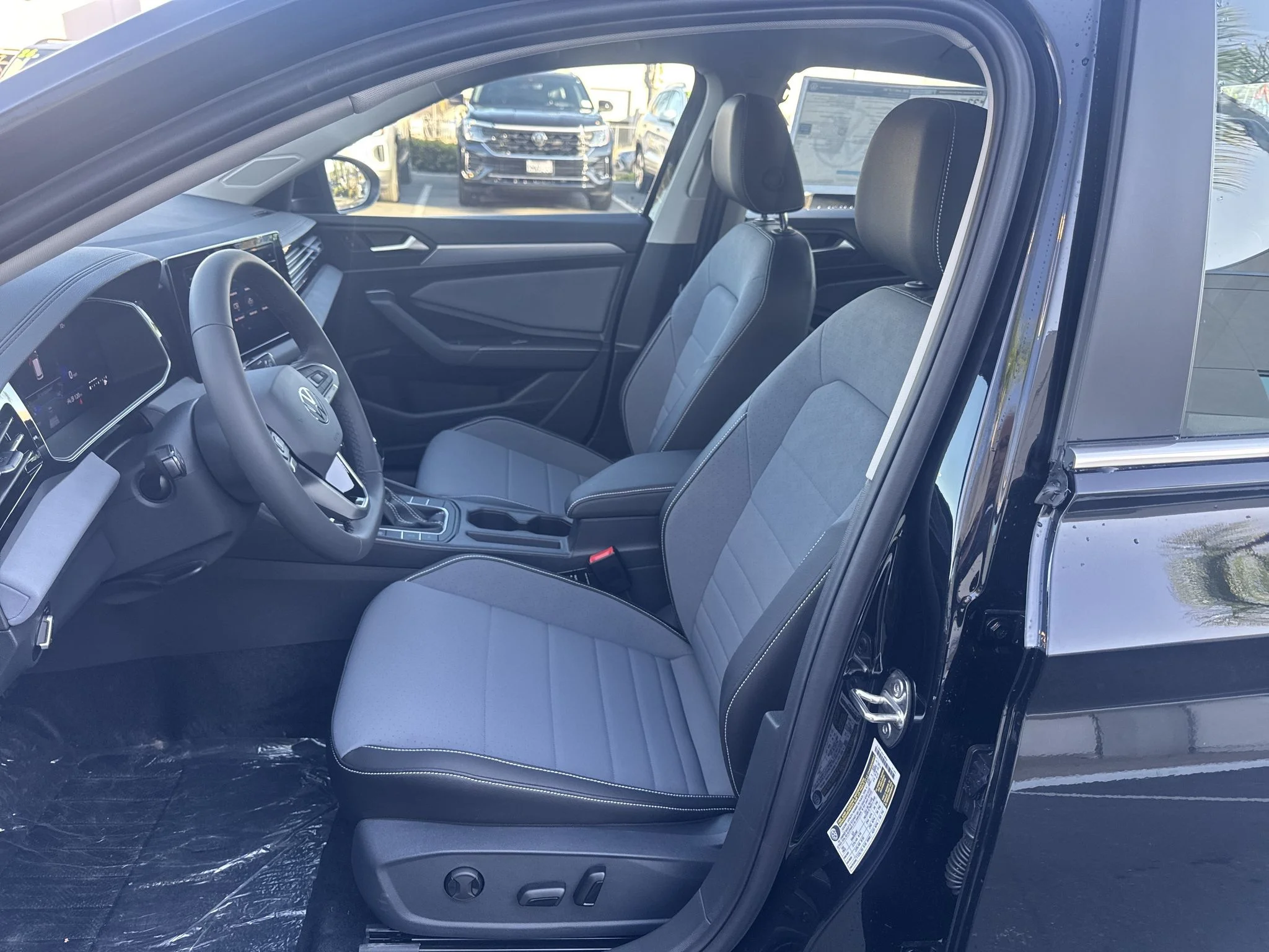 New 2026 Deep Black Pearl Volkswagen SE image 13