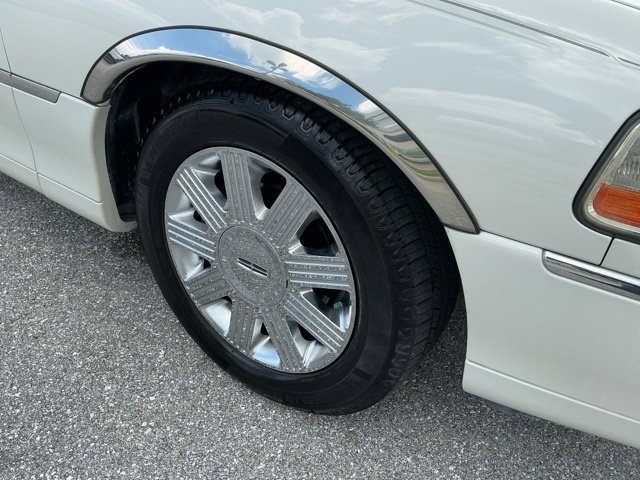 Used 2004  Lincoln Ultimate image 38