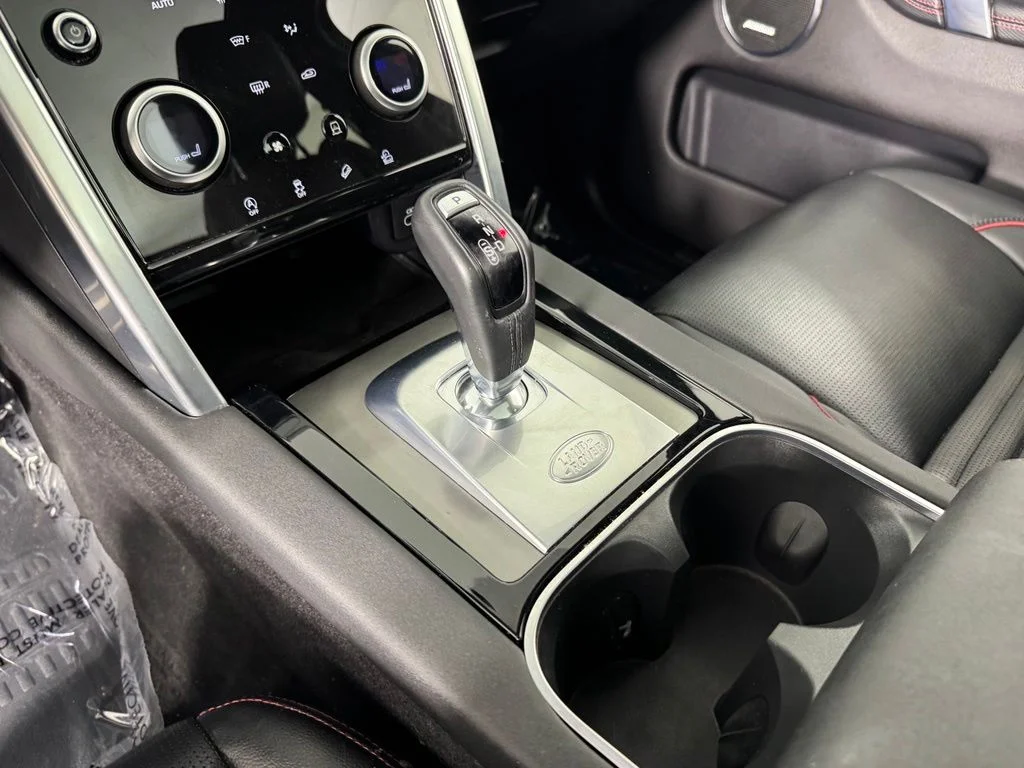 Used 2022 Fuji White Land Rover S R-Dynamic image 18