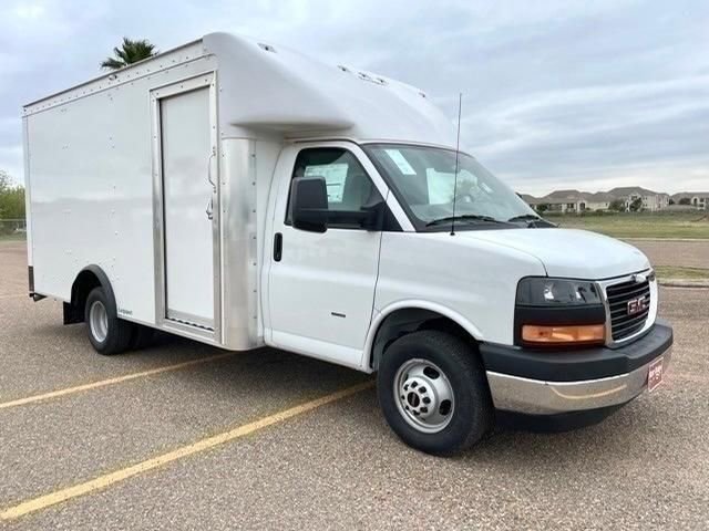2023 GMC Savana Cutaway - Image 1