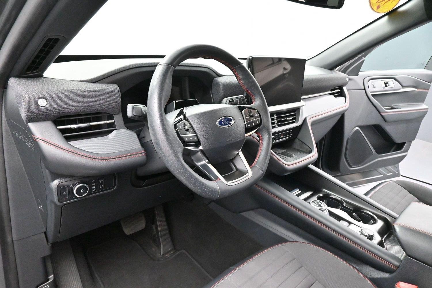 Used 2025 Carbonized Gray Ford ST-Line image 17