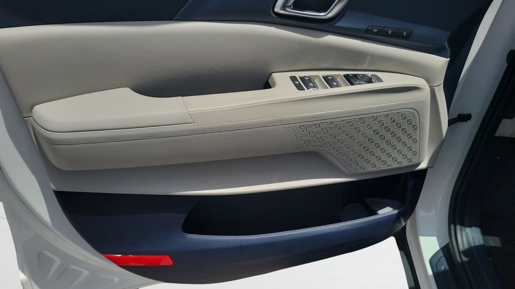 New 2026 Snow White Pearl Kia EX image 13