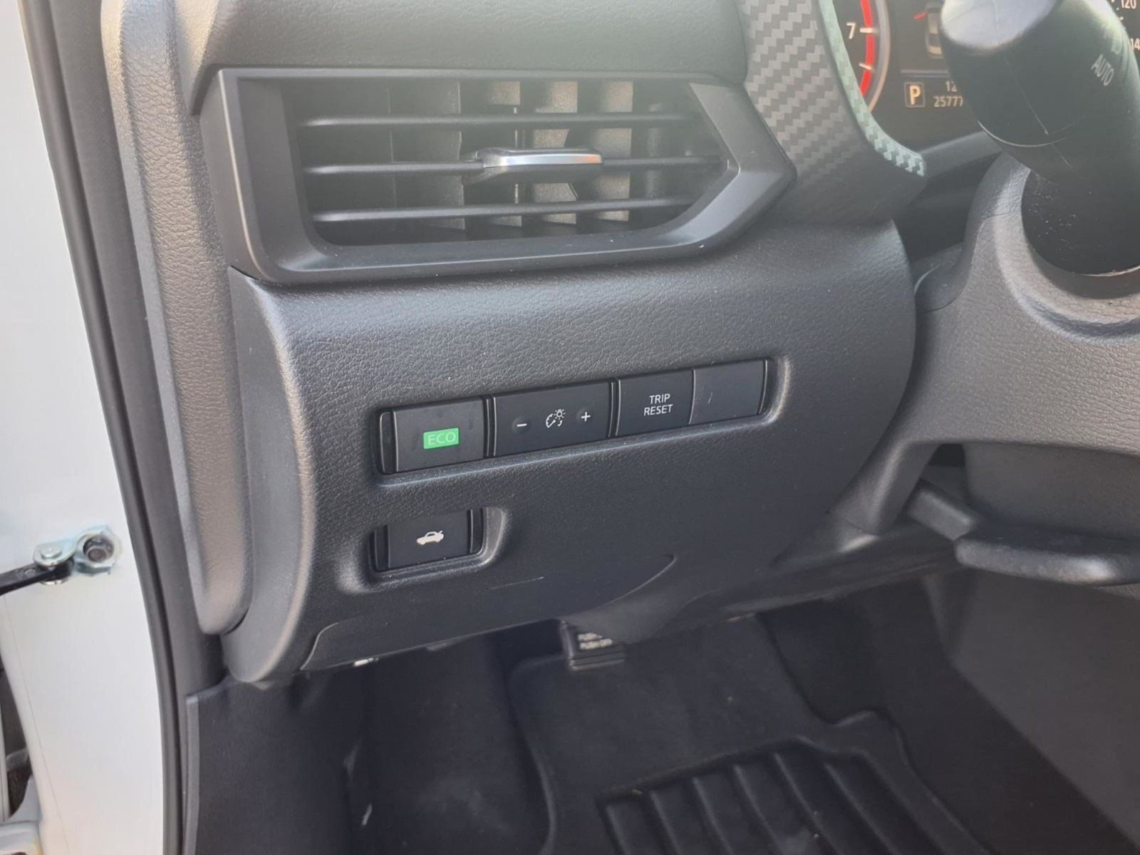 2025 Nissan Sentra photo 18 of 25