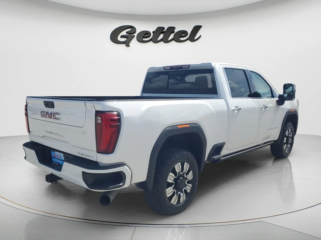 Used 2024 White Frost Tricoat GMC Denali image 5