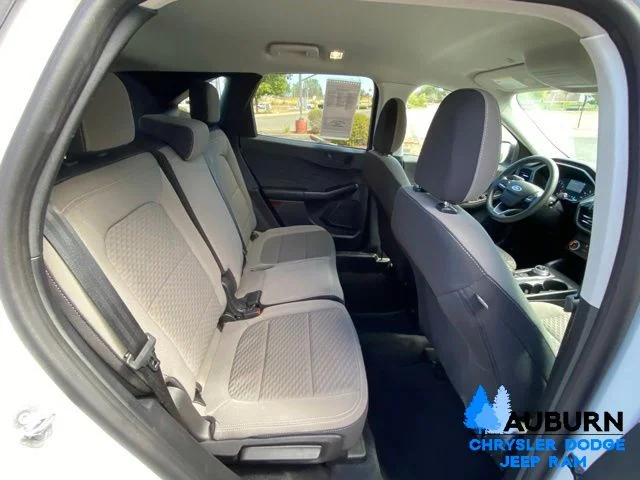 Used 2022 White Ford SE image 9