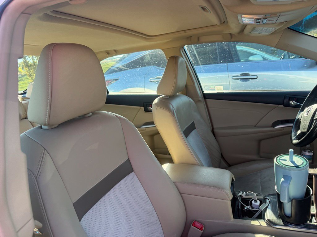 Used 2013 Super White Toyota XLE image 13
