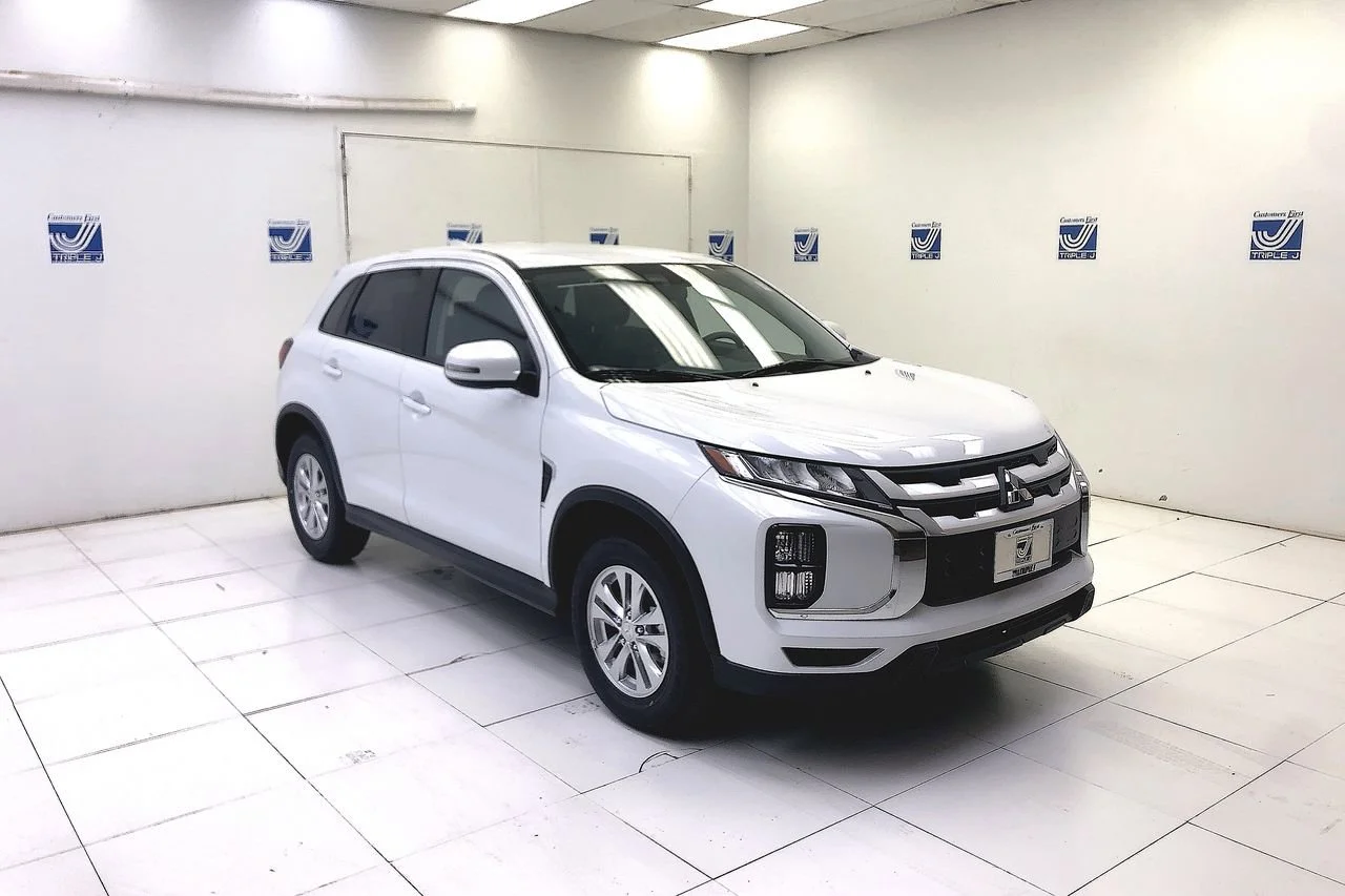 New 2025 White Diamond Mitsubishi S image 1