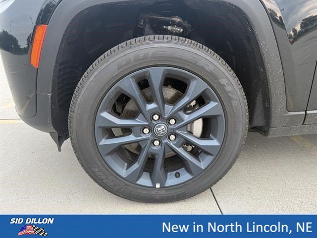 New 2026 Diamond Black Crystal Pearl-Coat Exterior Paint Jeep 85th Anniversary Edition image 5