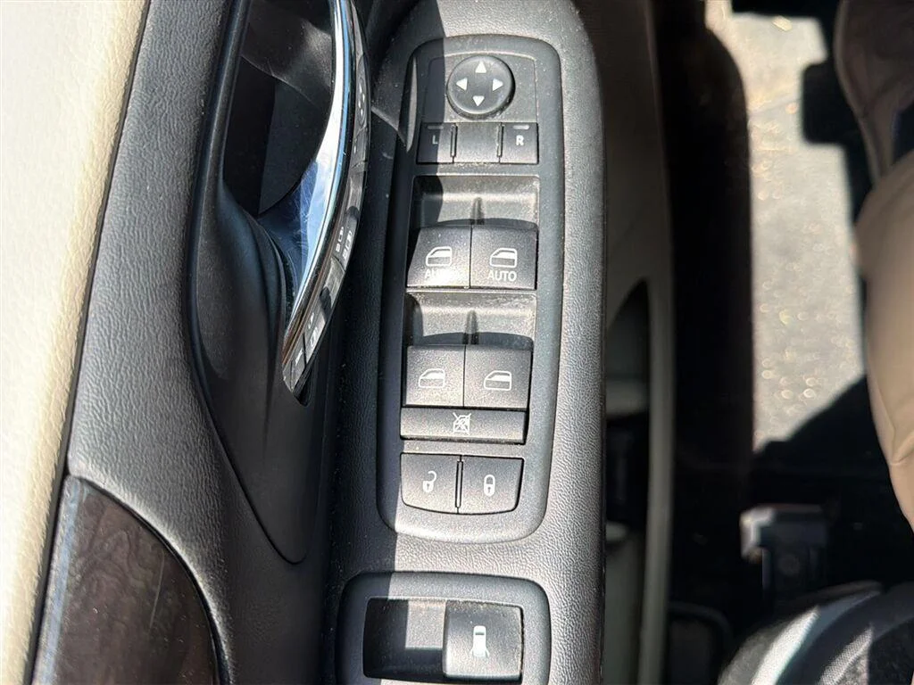 Used 2017 Billet Clearcoat Dodge SE image 18