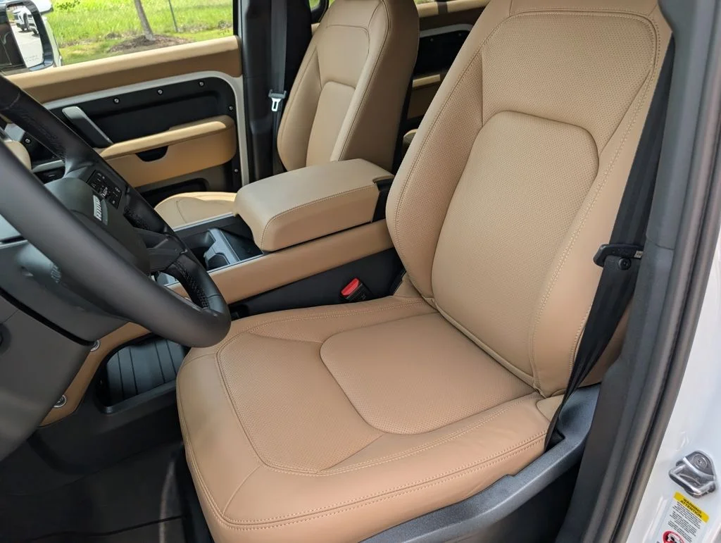 New 2026 Fuji White Land Rover X-Dynamic SE image 5