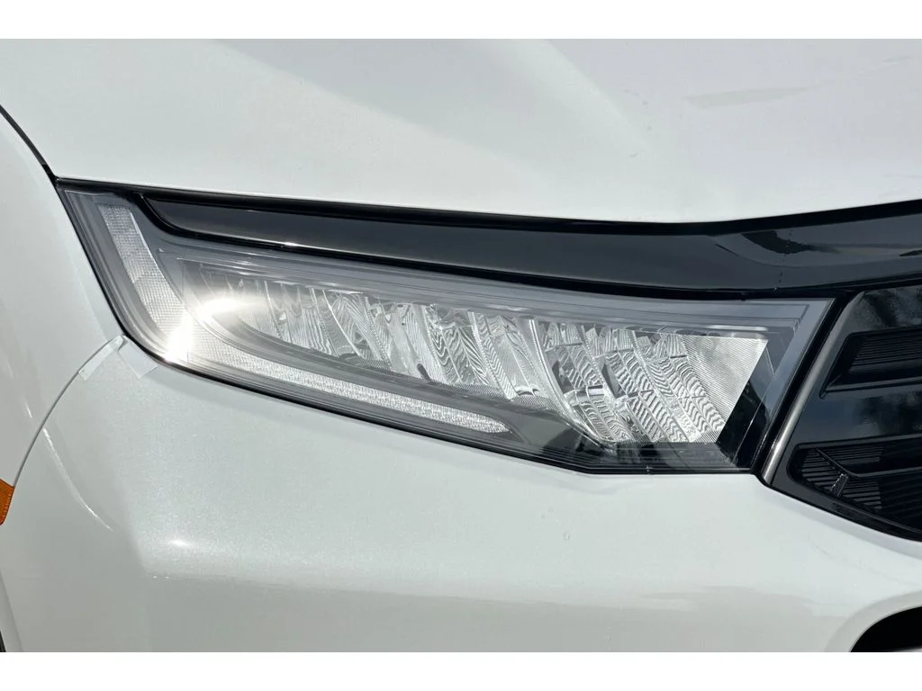 New 2026 Platinum White Pearl Honda Touring image 32