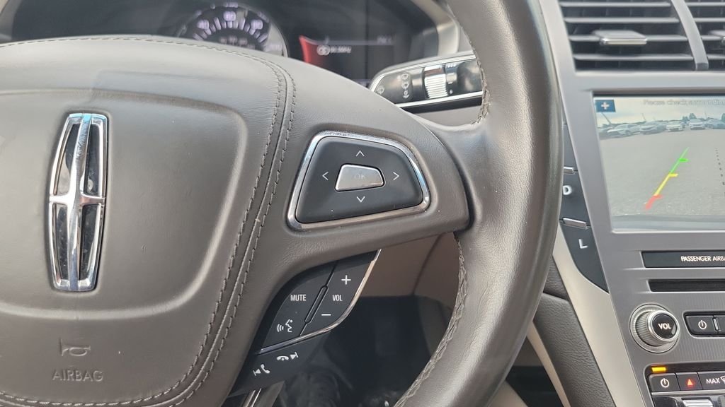 Used 2017 Gray Lincoln Reserve image 21