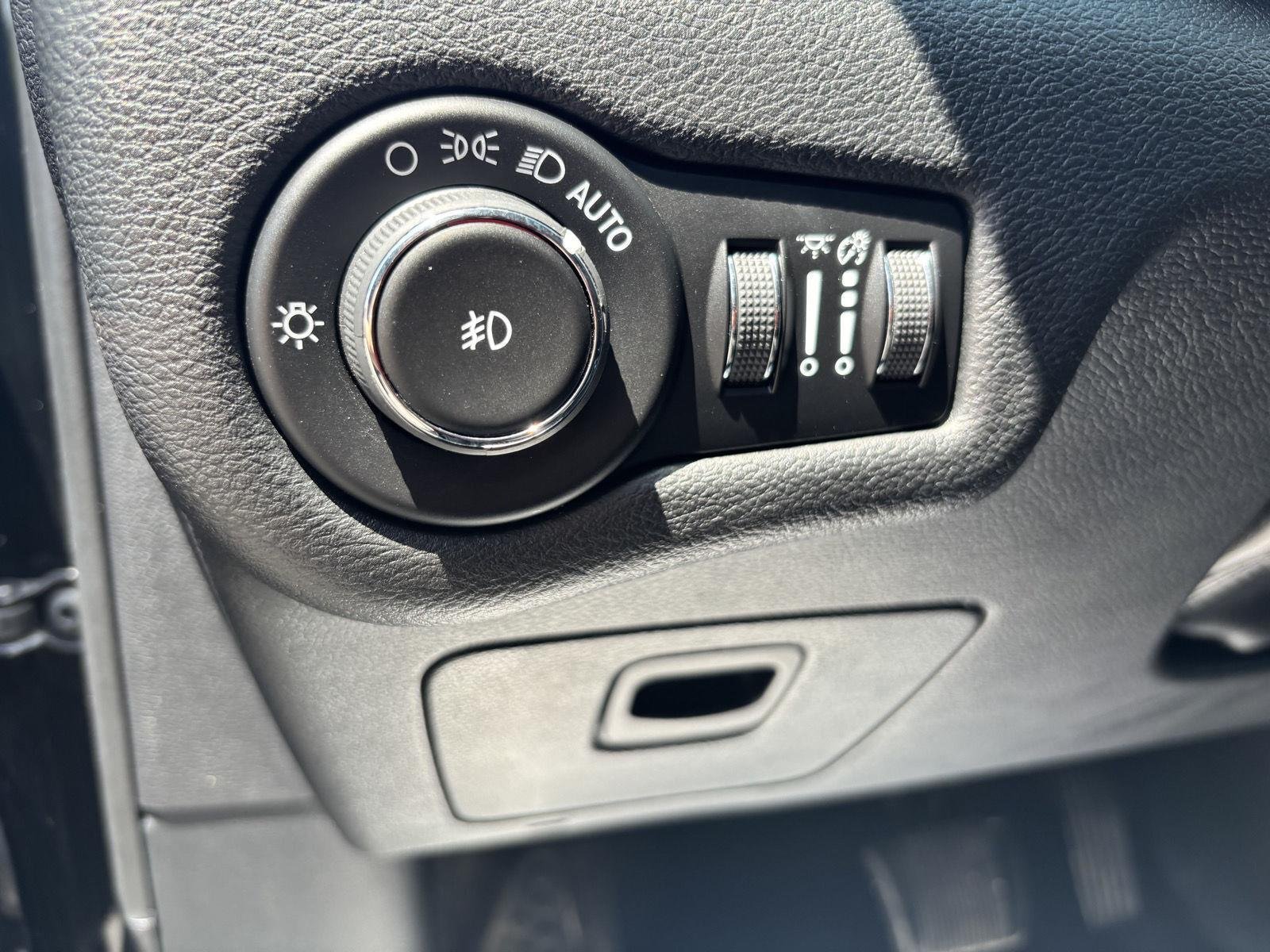 Used 2019 Diamond Black Crystal Pearlcoa Jeep Latitude Plus image 15