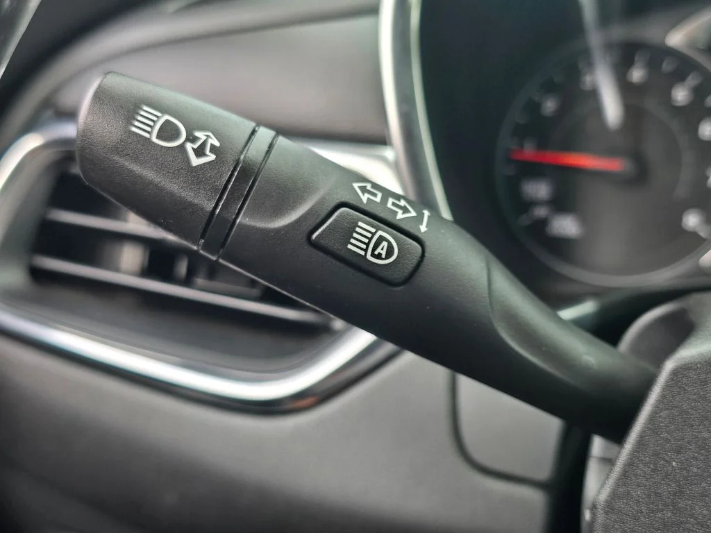 Used 2022 White Chevrolet LT image 25