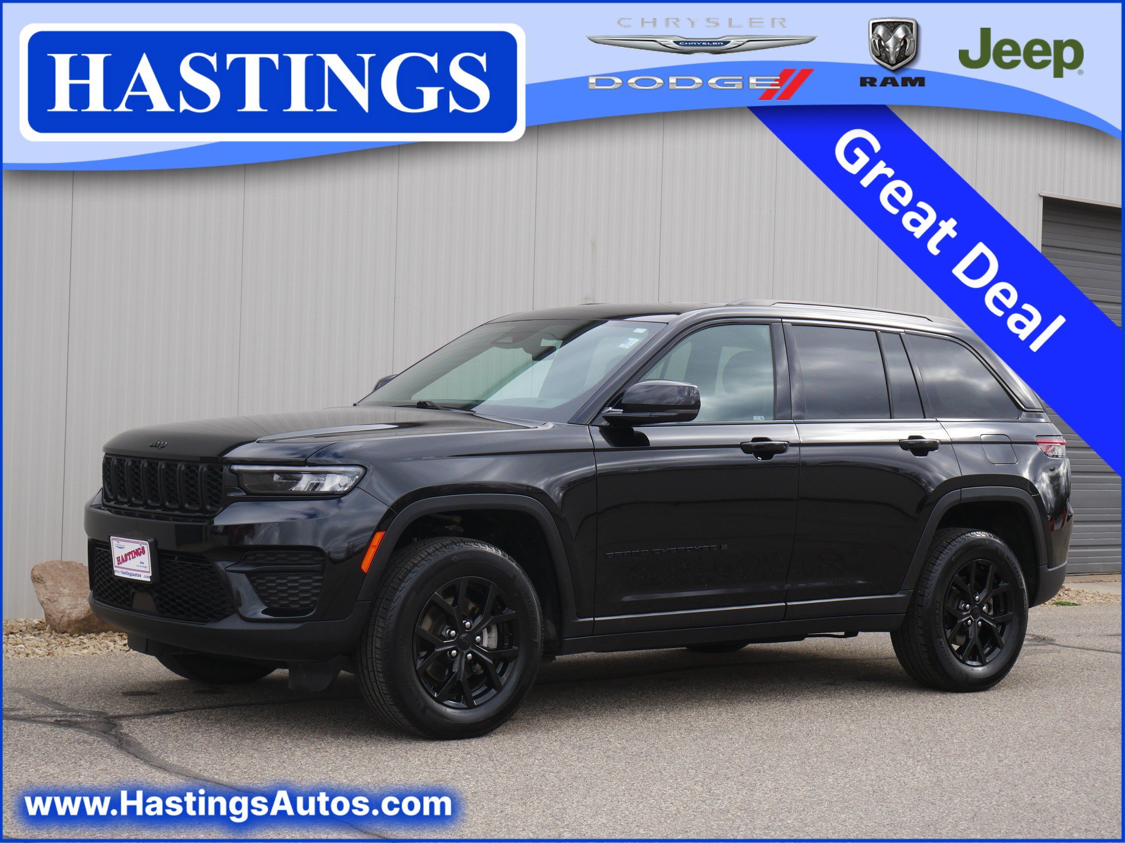 Used 2025 Diamond Black Crystal Pearlcoat Jeep Altitude image 1