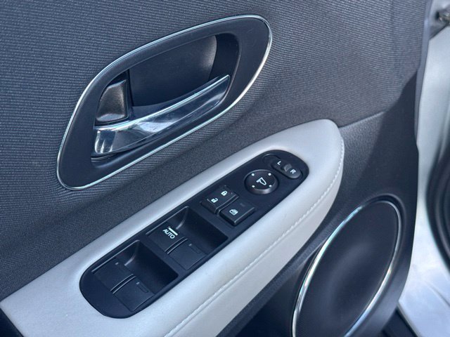 Used 2022 Silver Honda EX image 16