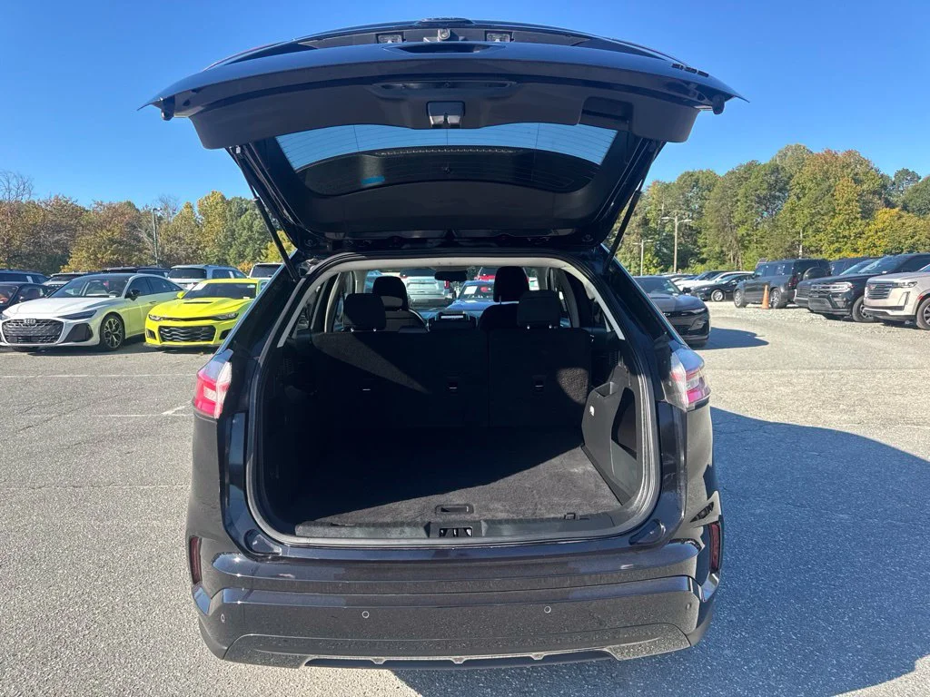 Used 2024 Black Ford SE image 27