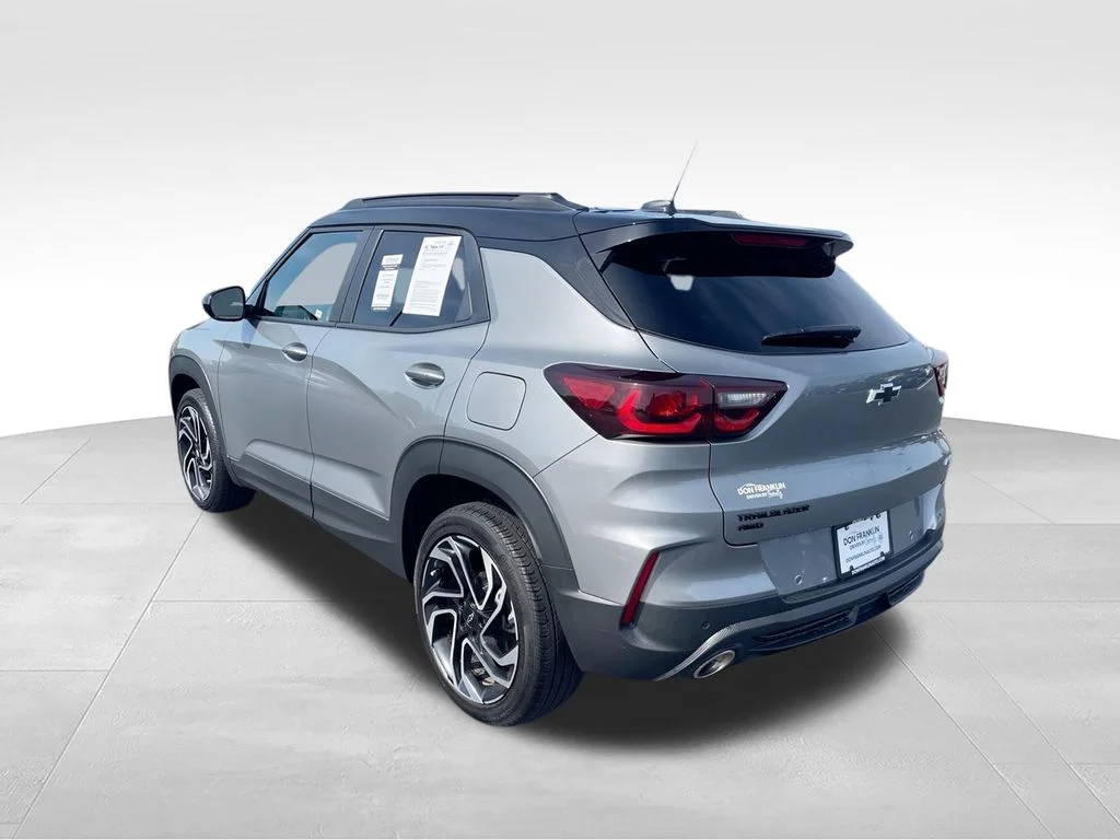 Used 2025 Gray Chevrolet RS image 7