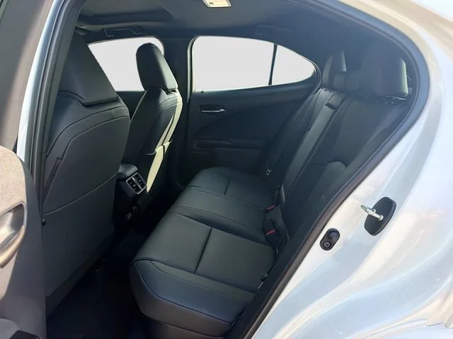 Used 2023 White Pearl Lexus UX 250h Premium image 20