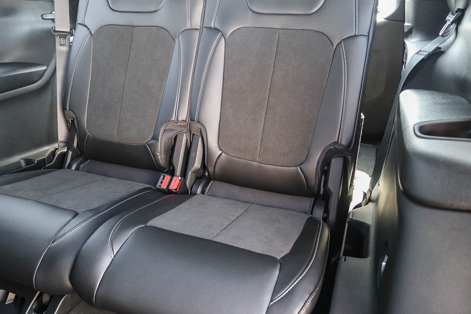 New 2027 High-Gloss Black Paint Jeep Laredo Altitude image 19
