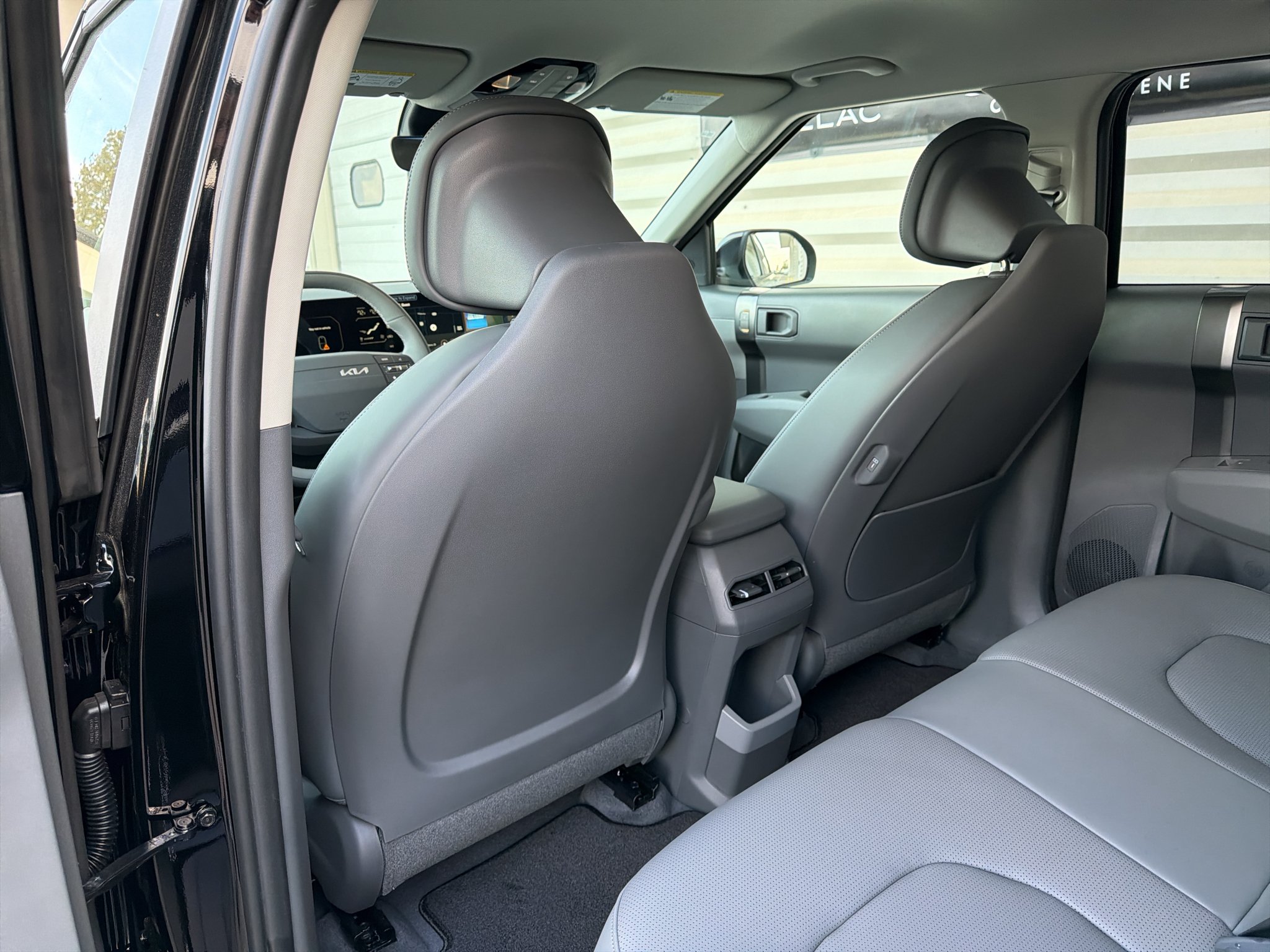 New 2027 Aurora Black Pearl Kia Wind image 12