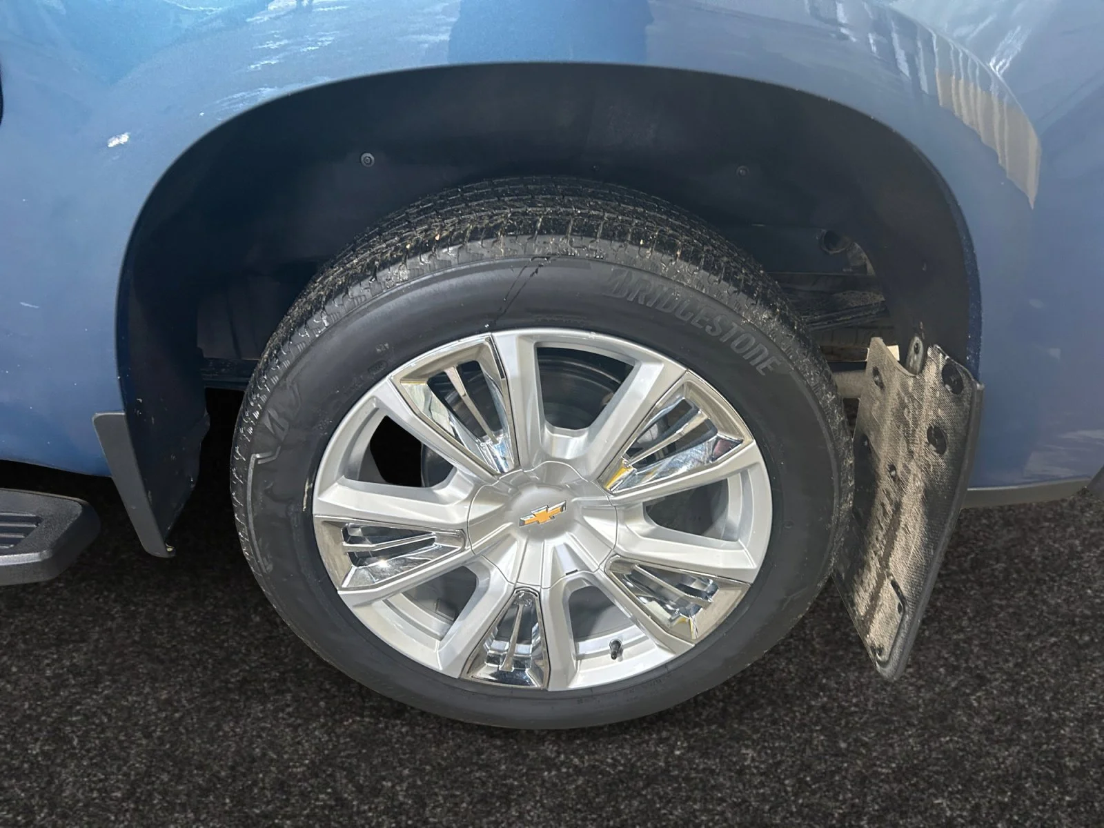 Used 2024 Blue Chevrolet Crew Cab  HIGH COUNTRY image 9
