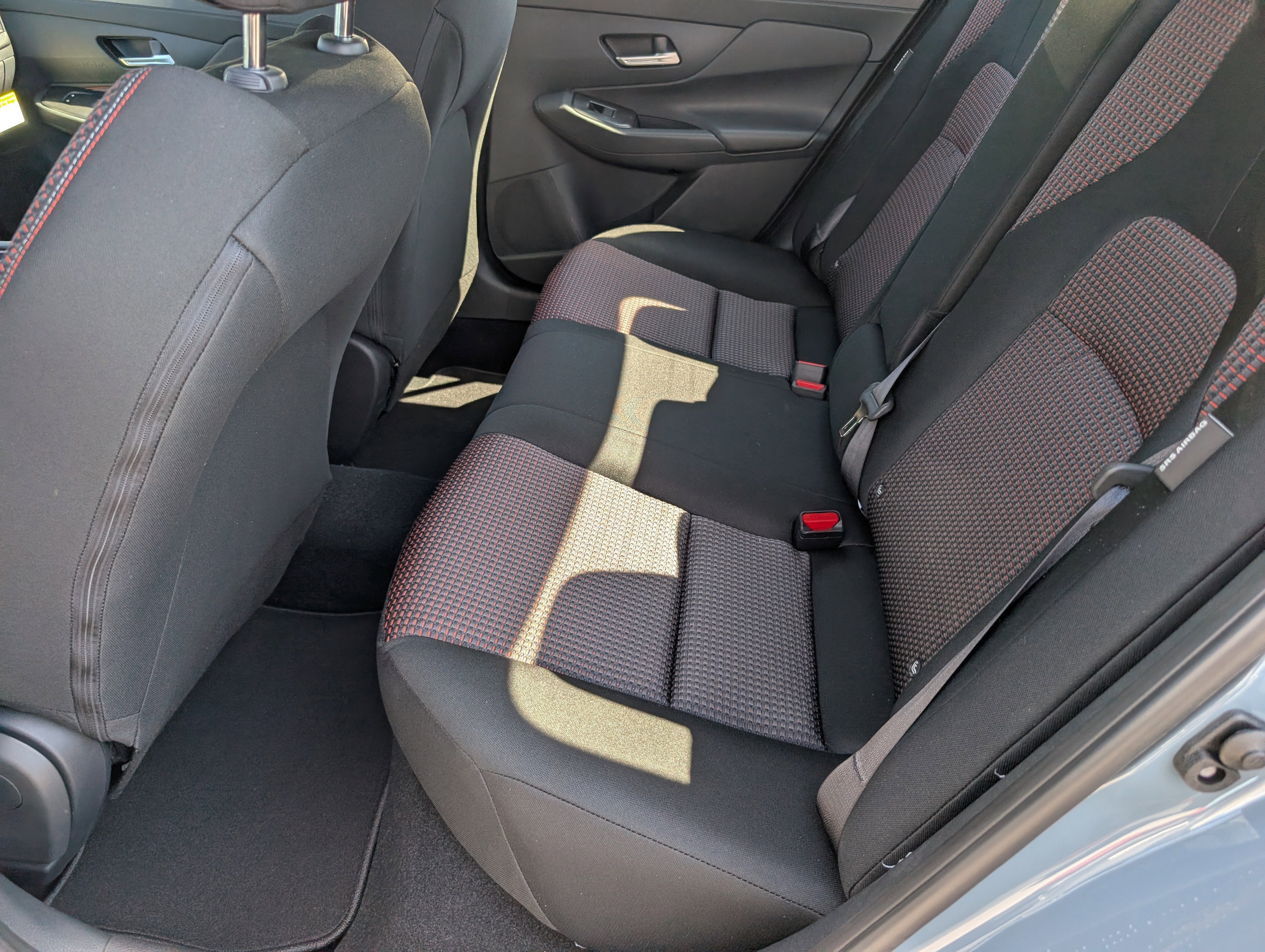 New 2026 Atlantic Gray Metallic / Super Black Two-tone Nissan SR image 27