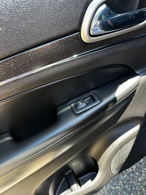 Used 2018 Billet Silver Metallic Clearcoat Jeep Limited image 15