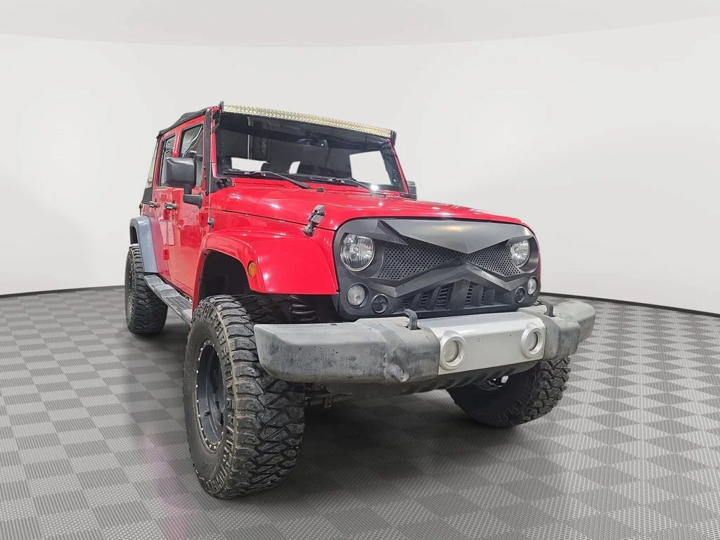 Used 2015 Red Jeep Sahara image 43