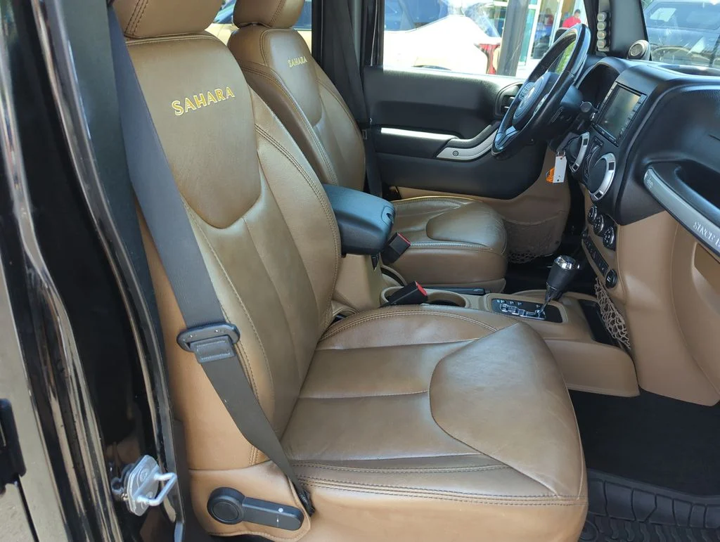 Used 2014 Black Jeep Unlimited Sahara image 33