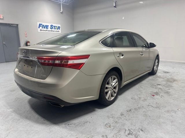 Used 2015 Silver Toyota XLE image 5