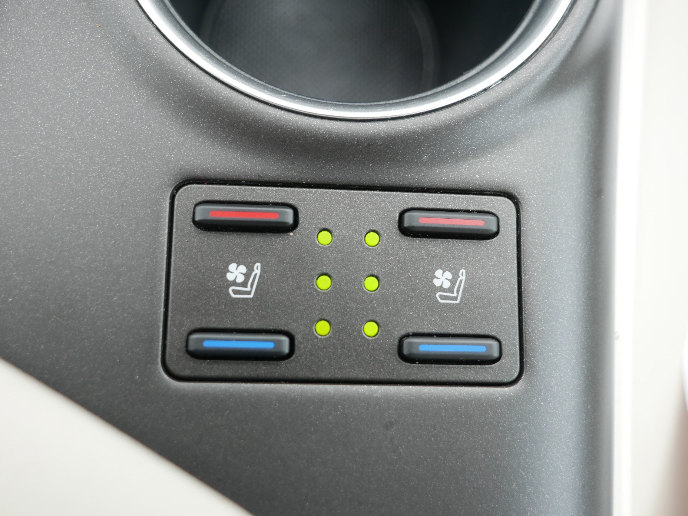 Used 2023 Wind Chill Pearl Toyota XLE image 28