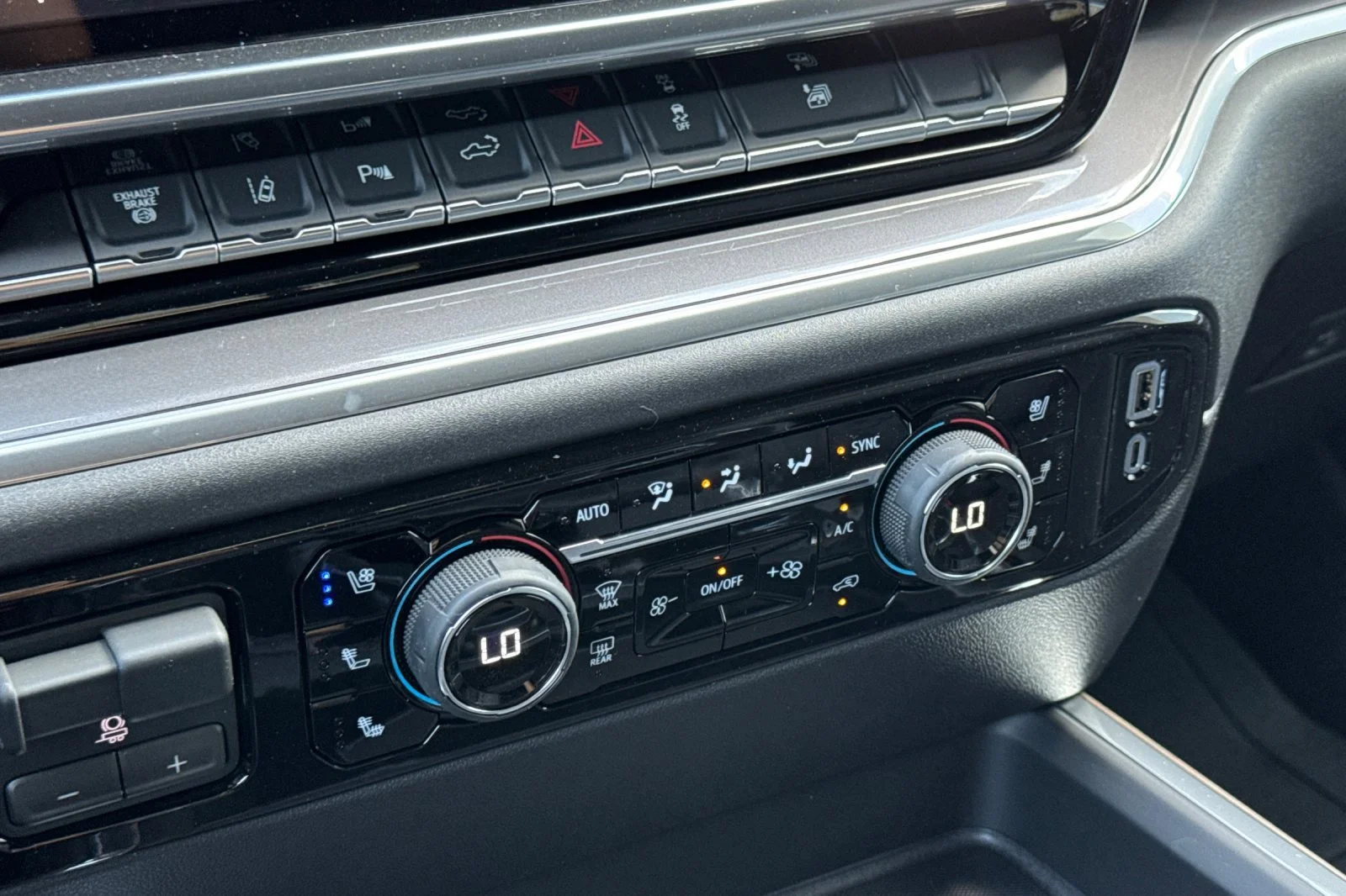 2026 Chevrolet Silverado 3500 HD High Country DRW view 19
