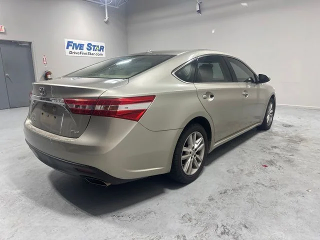 Used 2015 Silver Toyota XLE image 5
