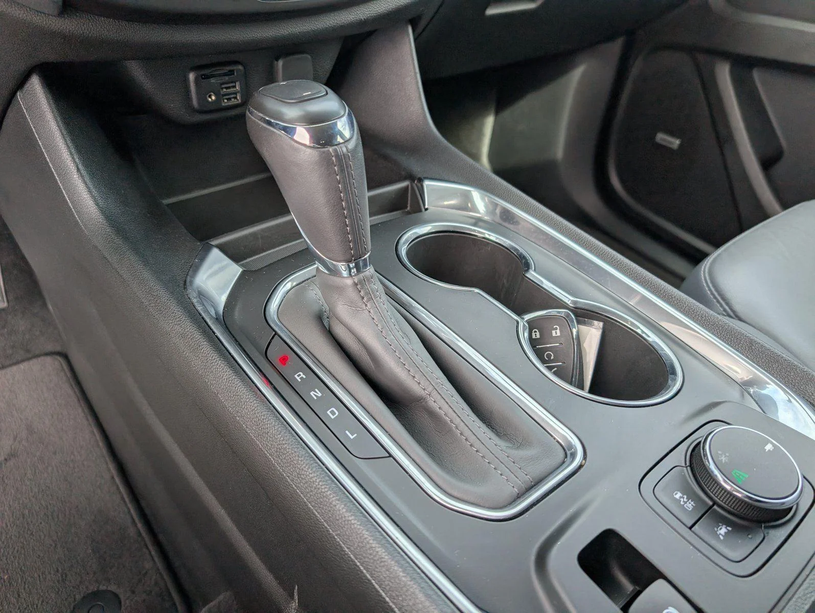 Used 2020 IRIDESCENT PEARL TRICOAT Chevrolet LT Leather image 19
