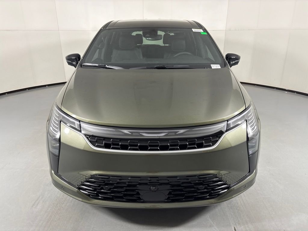New 2027 Olive Green Pearl-Coat Exterior Paint Chrysler Select image 3