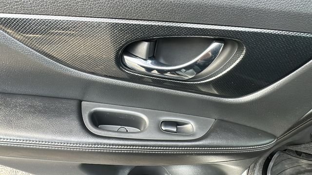 Used 2016 Silver Nissan SL image 27