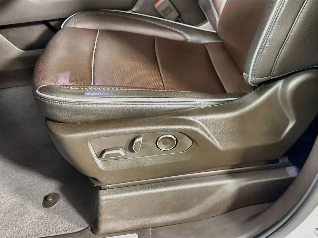 Used 2024 White GMC Denali image 23