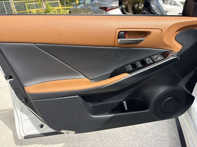 2024 Lexus IS 300 - Photo 13