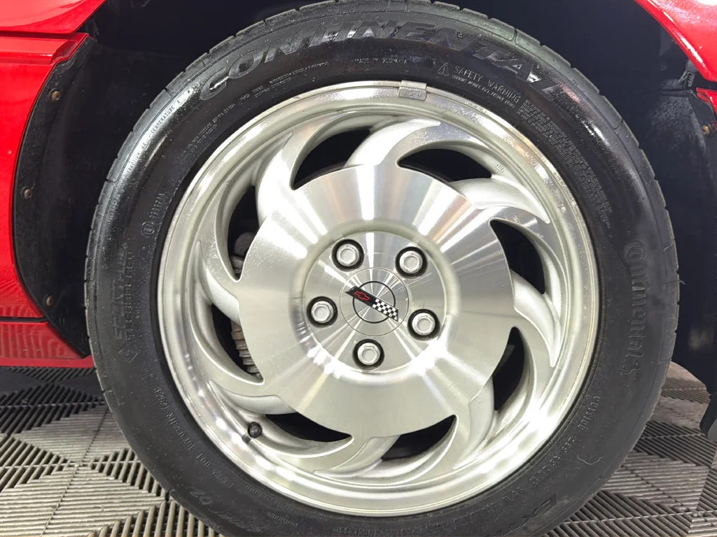 Used 1995  Chevrolet 2dr Convertible image 36