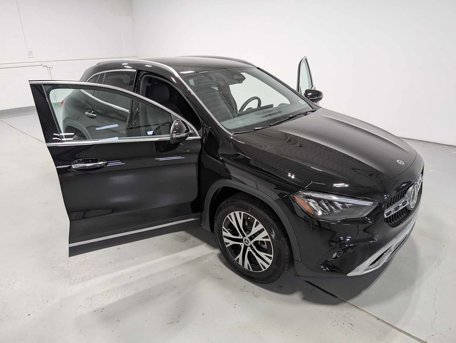 Certified Used 2025 Night Black Mercedes-Benz GLA 250 image 16