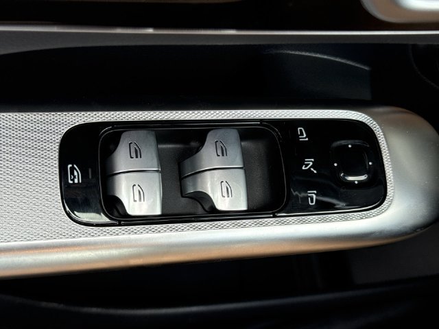 New 2027 Black Mercedes-Benz GLC 300 image 49