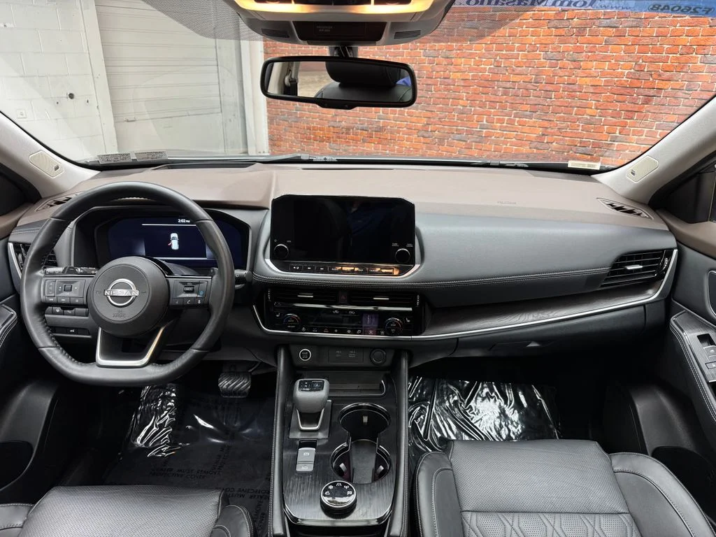 Certified Used 2022 Gun Metallic Nissan Platinum image 13