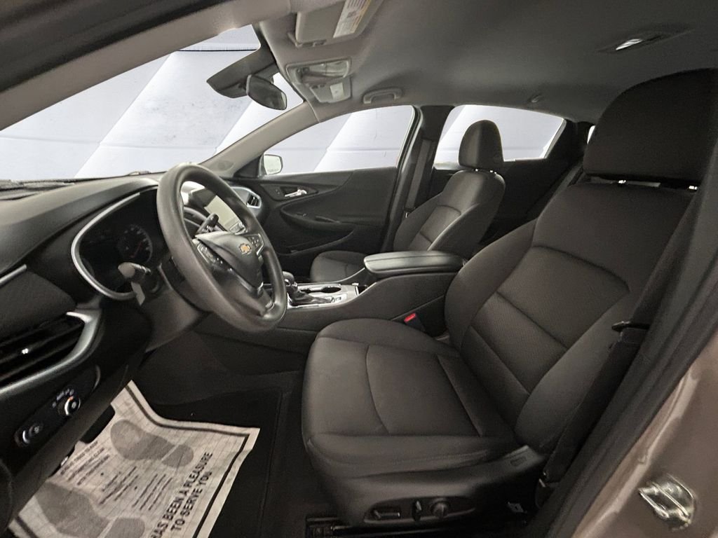 Used 2023 Gray Chevrolet LT image 7