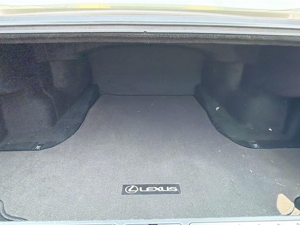 Used 2021 White Lexus 500 Base image 29