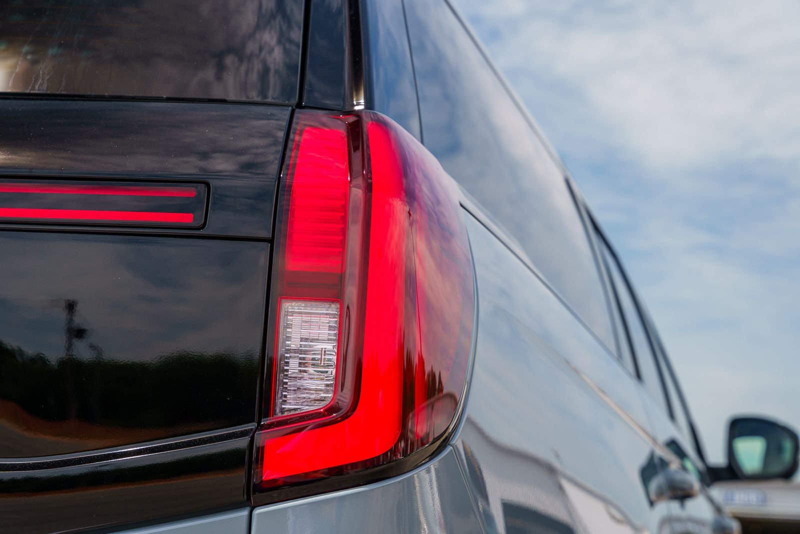 New 2026 Glacier Gray Metallic Tri-Coat Ford MAX Platinum® image 14