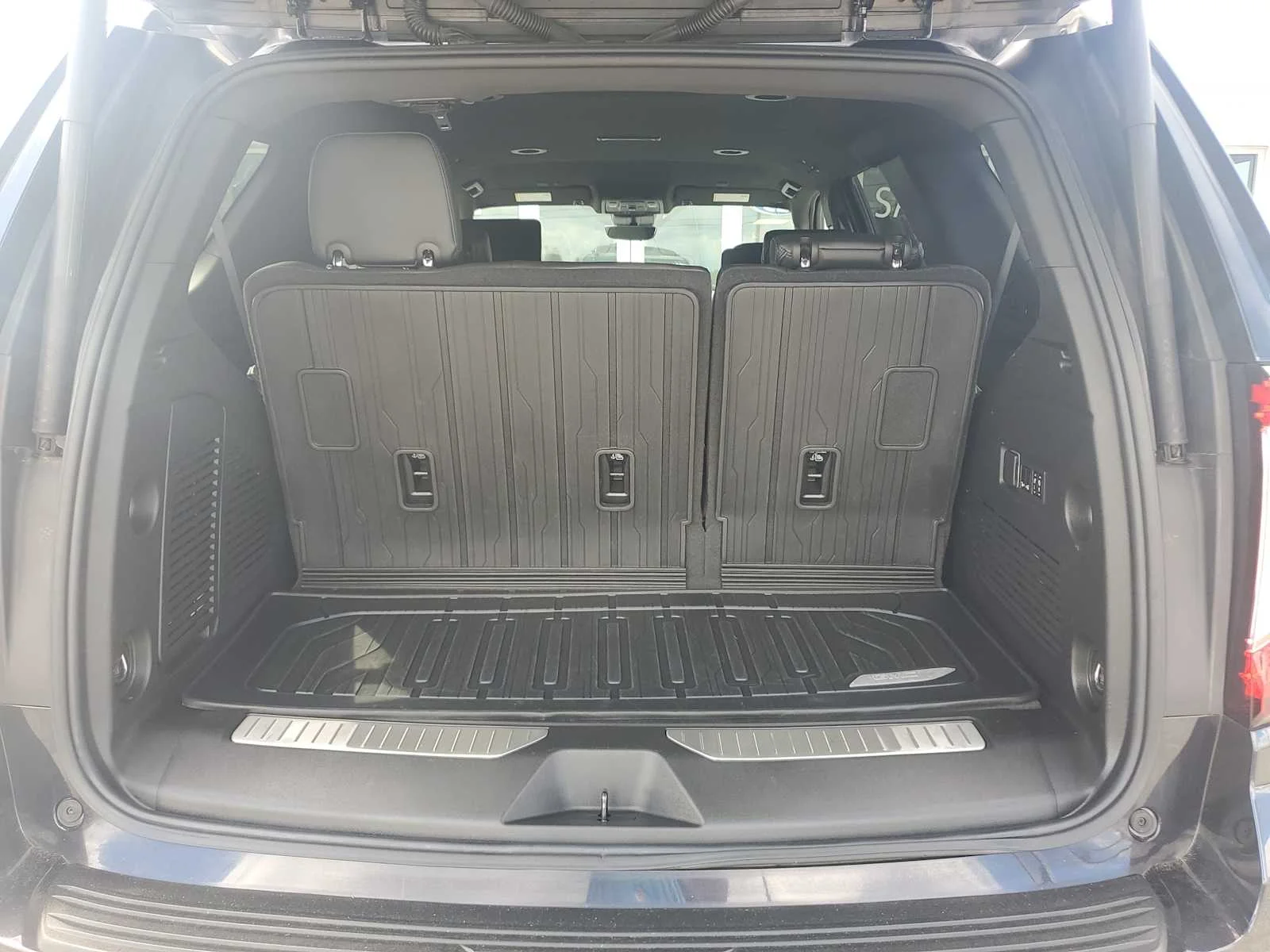 Used 2023 TITANIUM RUSH METALLIC GMC Denali image 6