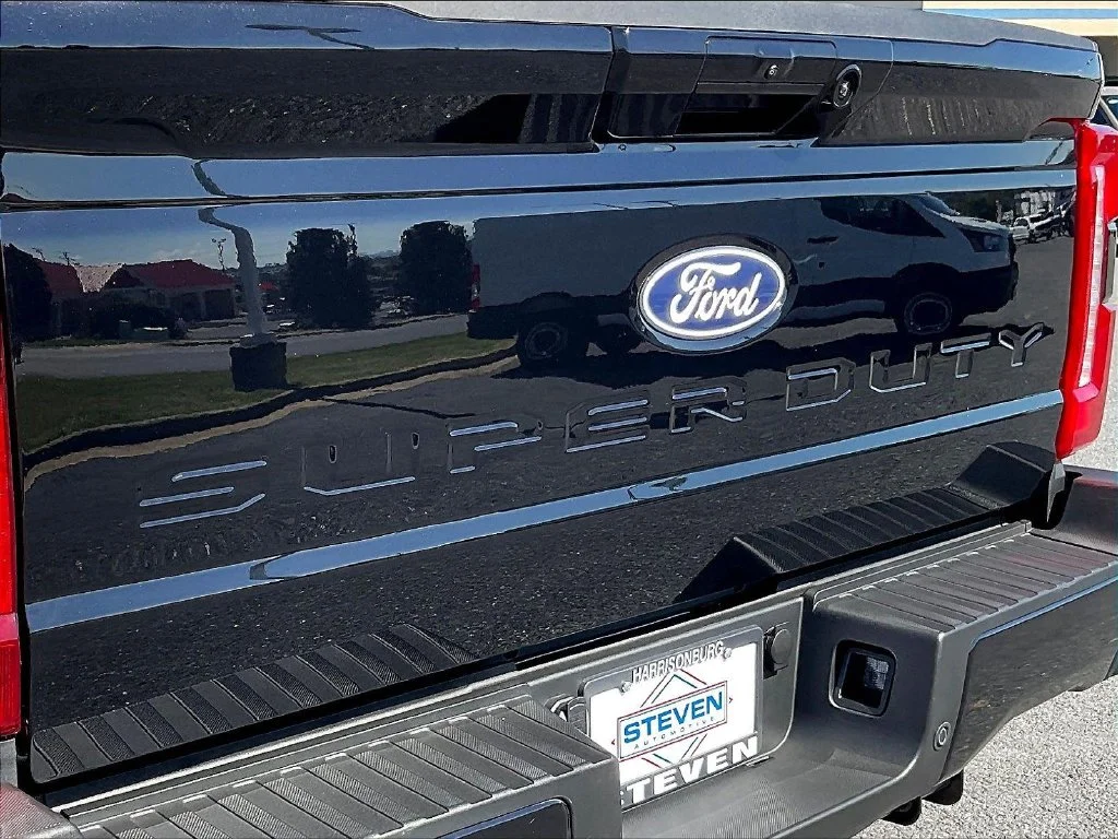 New 2027 Agate Black Metallic Ford F-350® XLT image 9