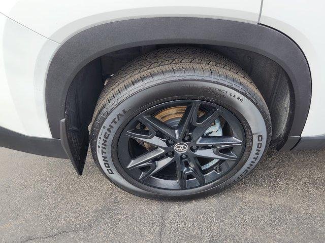 Certified Used 2024 WIND CHILL PEARL Toyota  image 33
