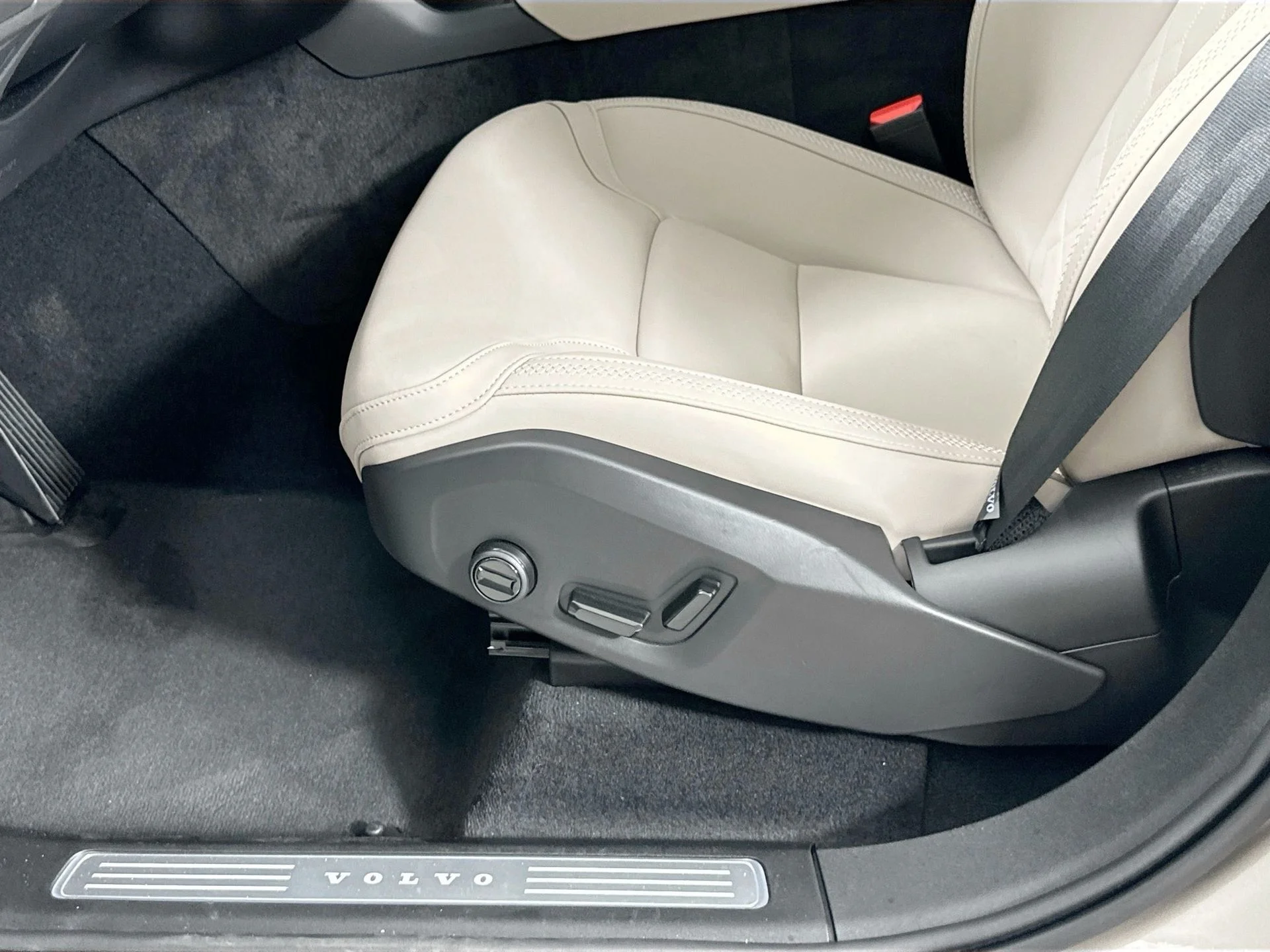 2026 Volvo XC90 Core - Photo 18